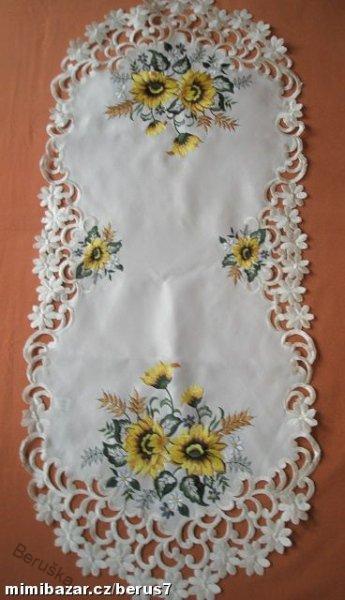 UBRUS vyšívaný 90 x 43 Slunečnice