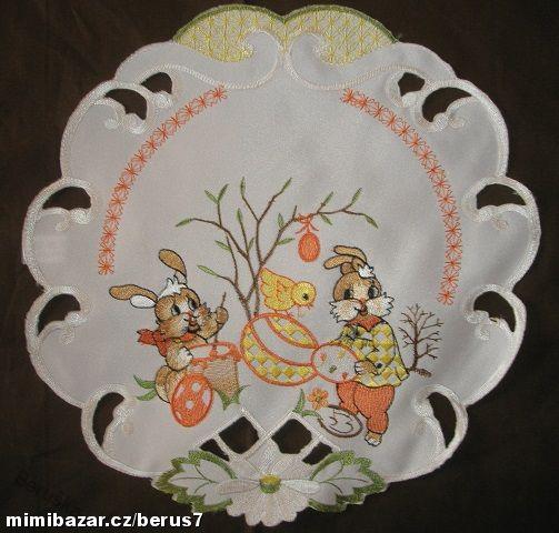 ubrus vyšívaný velikonoční zajíčci 19 * prům. 30 cm