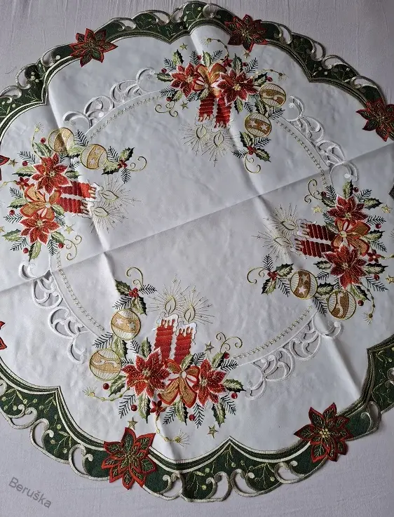 UBRUS vyšívaný prům. 85cm vánoční zelený lem