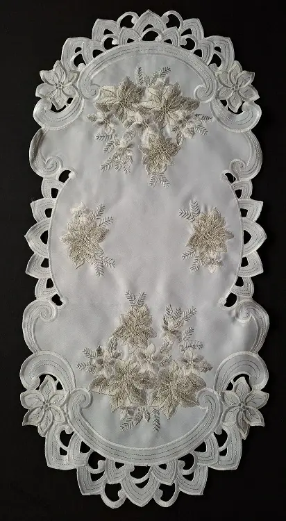 UBRUS vyšívaný 70 x 33 vánoční bílá stříbro 25