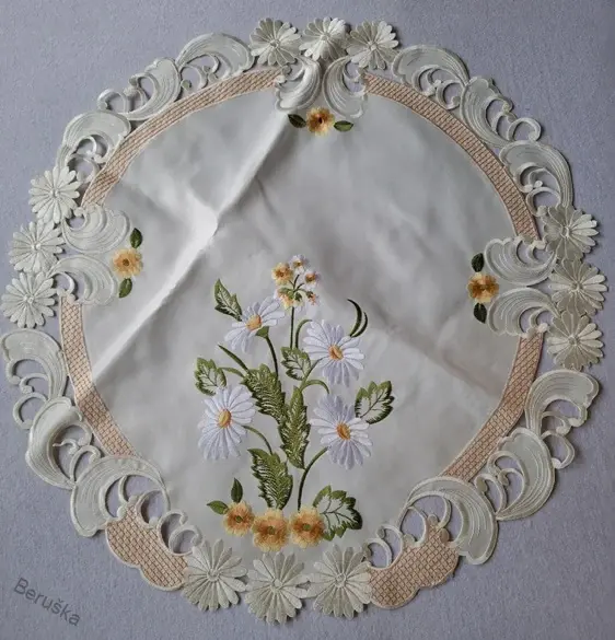 UBRUS * UBRUSY prům. 60cm vyšívaný * Kopretina kvítek