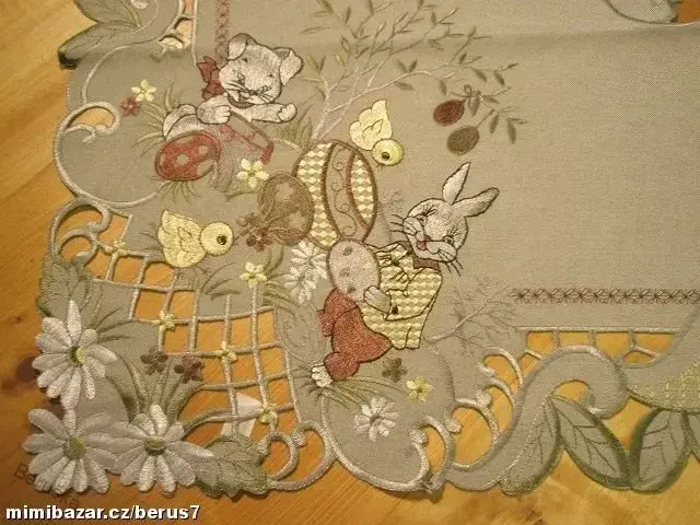 UBRUS  vyšívaný * 85 x 85  velikonoční 03