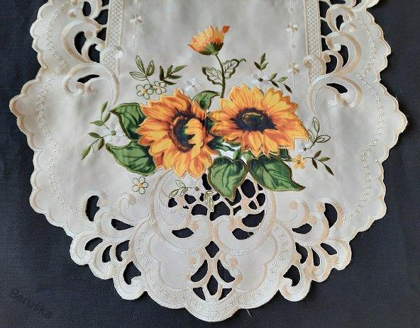UBRUS  vyšívaný  110 x 43  Slunečnice 02  
