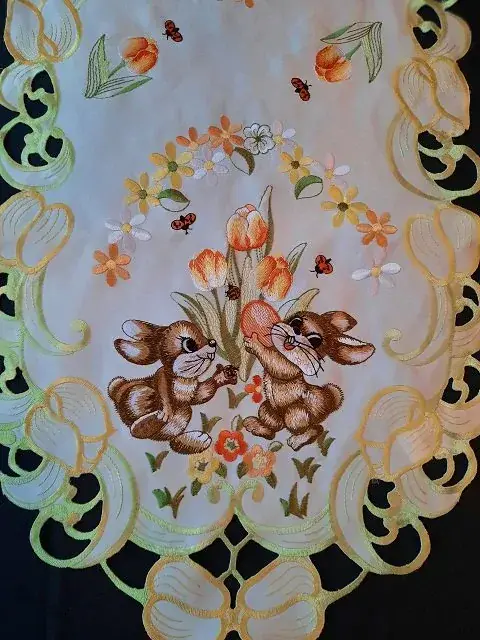 ubrus vyšívaný velikonoční zajíčci tulipán 90 x 38