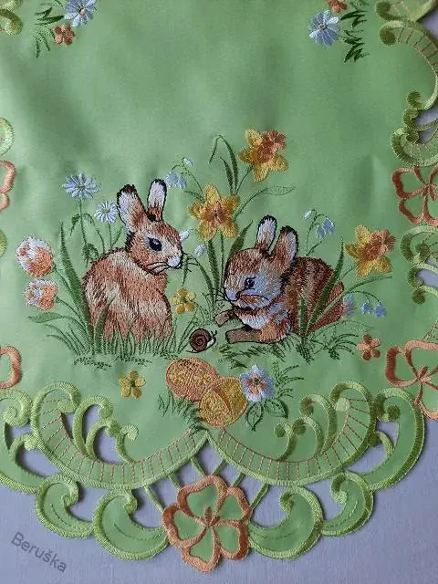 ubrus vyšívaný velikonoční zajíčci 02  * 75 x 34