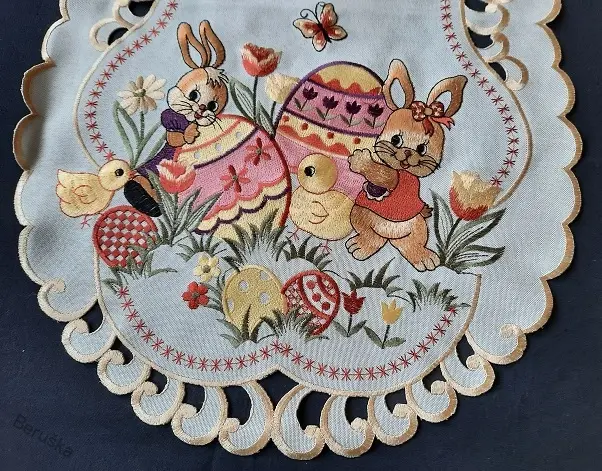ubrus vyšívaný 90 x 40 velikonoční zajíčci 23