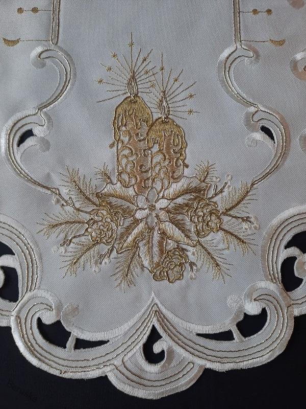 UBRUS vyšívaný 70 x 35 vánoční šampáňo + zlato