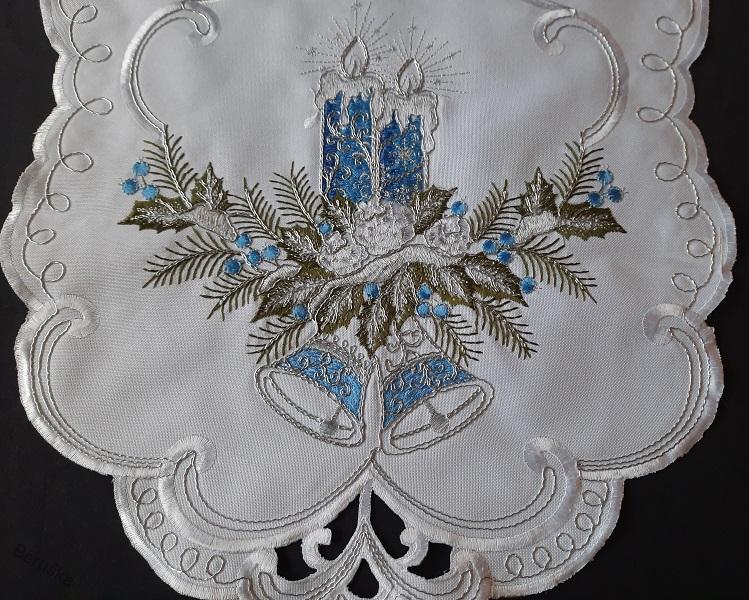 UBRUS vyšívaný 110 x 45 vánoční bílý modrá svíčka