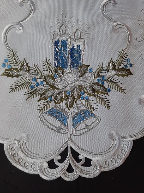 UBRUS vyšívaný 90 x 40 vánoční bílý modrá svíčka