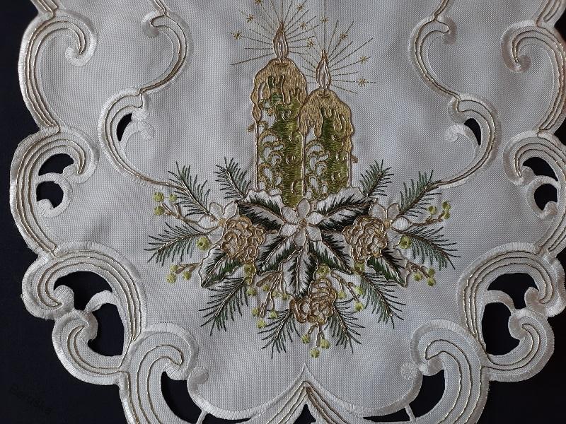 UBRUS vyšívaný 110 x 45 vánoční šampáňo + zelená svíčka