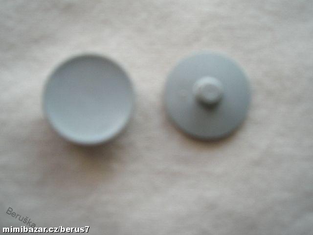 knoflík šedý,průměr 2cm 