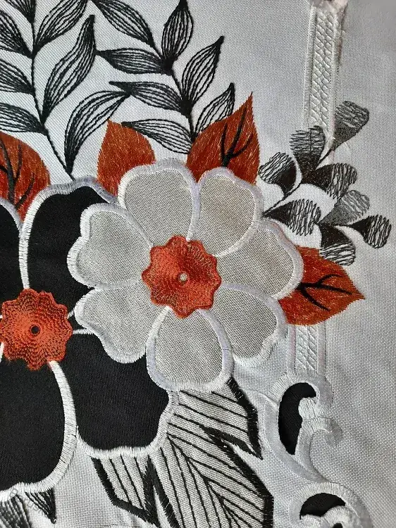 UBRUS vyšívaný vel. 85 x 85 černý Květ