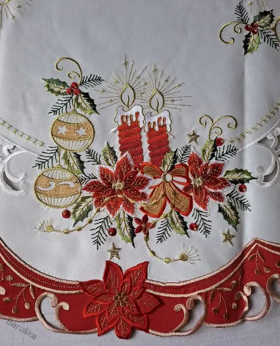 UBRUS vyšívaný prům. 85cm vánoční červený lem