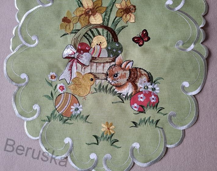 ubrus vyšívaný velikonoční 108 x 39cm zelený