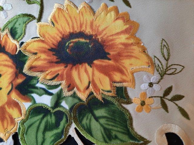 UBRUS  vyšívaný  110 x 43  Slunečnice 02  