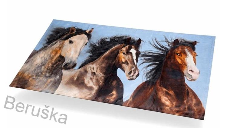 Froté osuška Divocí koně v přírodě