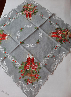 UBRUS vyšívaný 85 x 85 vánoční 02