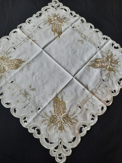 UBRUS vyšívaný 85 x 85 vánoční šampáňo + zlato