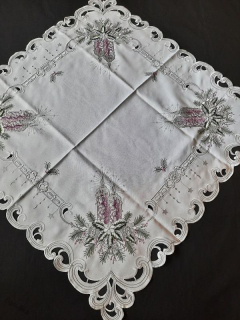 UBRUS vyšívaný 85 x 85 vánoční bílý fialová svíčka