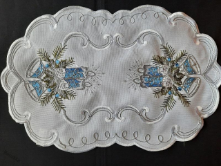 UBRUS vyšívaný 50 x 30 vánoční bílý modrá svíčka