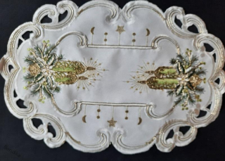 UBRUS vyšívaný 50 x 30 vánoční šampáňo + zelená svíčka