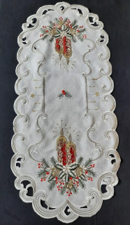 UBRUS vyšívaný 90 x 40 vánoční šampáňo + červená svíčka