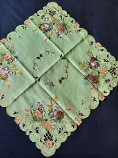 ubrus vyšívaný velikonoční zajíčci 02 * 85 x 85