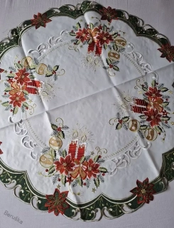 UBRUS vyšívaný prům. 85cm vánoční zelený lem