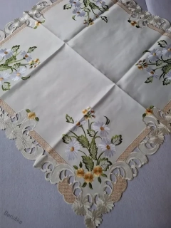 UBRUS * UBRUSY 85 x 85 vyšívaný * Kopretina kvítek