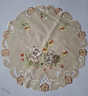 ubrus vyšívaný velikonoční zajíčci květ prům. 60cm