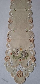 ubrus vyšívaný velikonoční zajíčci květ 160 x 30