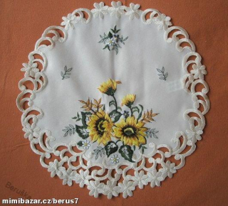 UBRUS vyšívaný  prům.29 cm  Slunečnice  