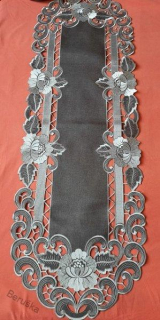 UBRUS vyšívaný 130 x 39