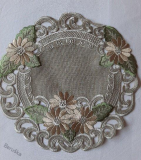 UBRUS vyšívaný 03 ** prům. 30cm